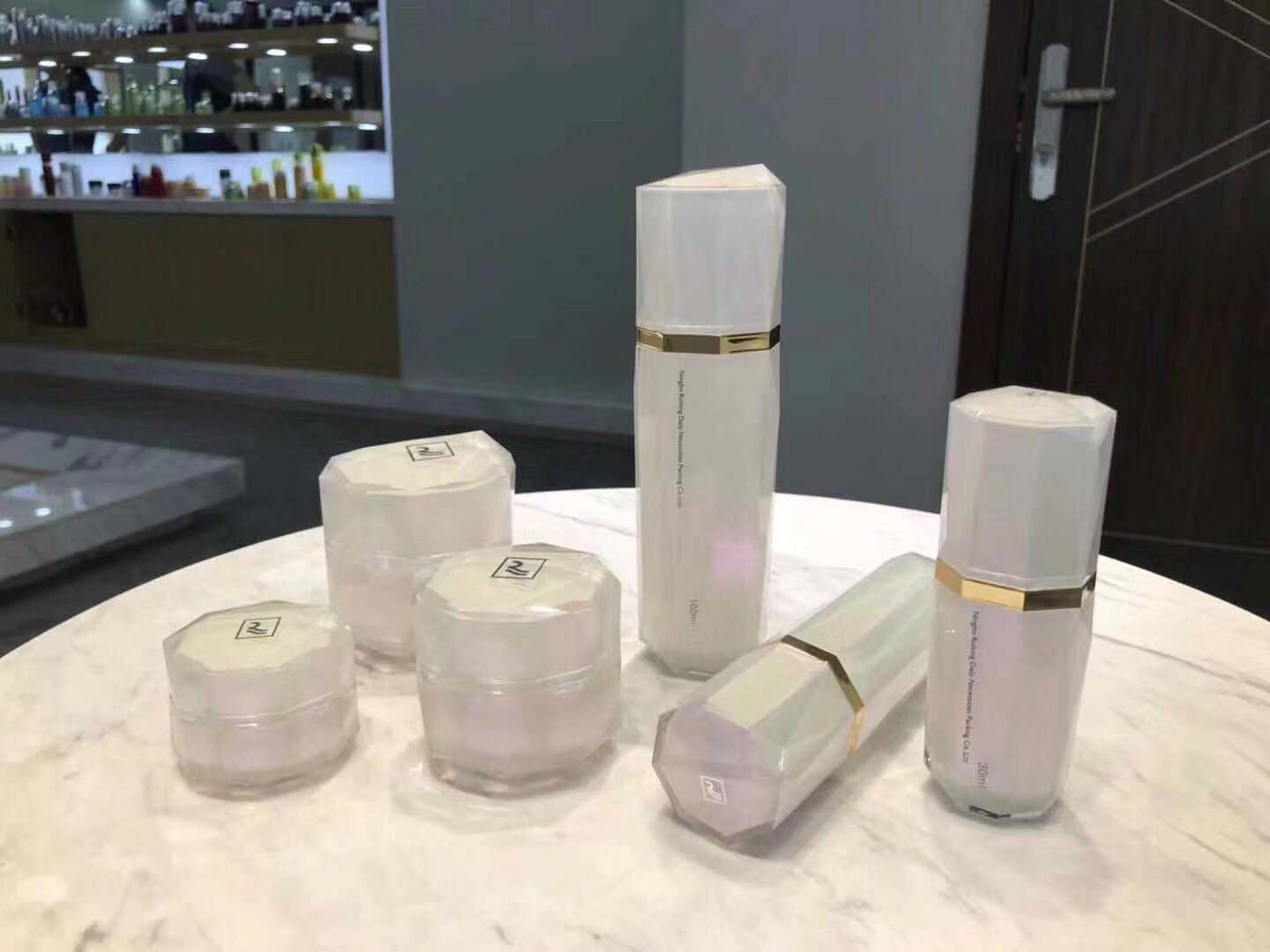 RL44 Polygonal Acrylic Cosmetic Packing Set
